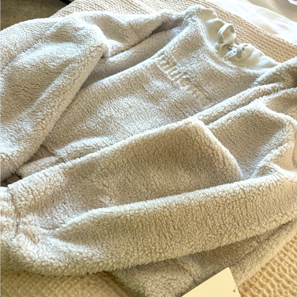 Lululemon textured, fleece and embroidered women’s sweat shirt size 12 new